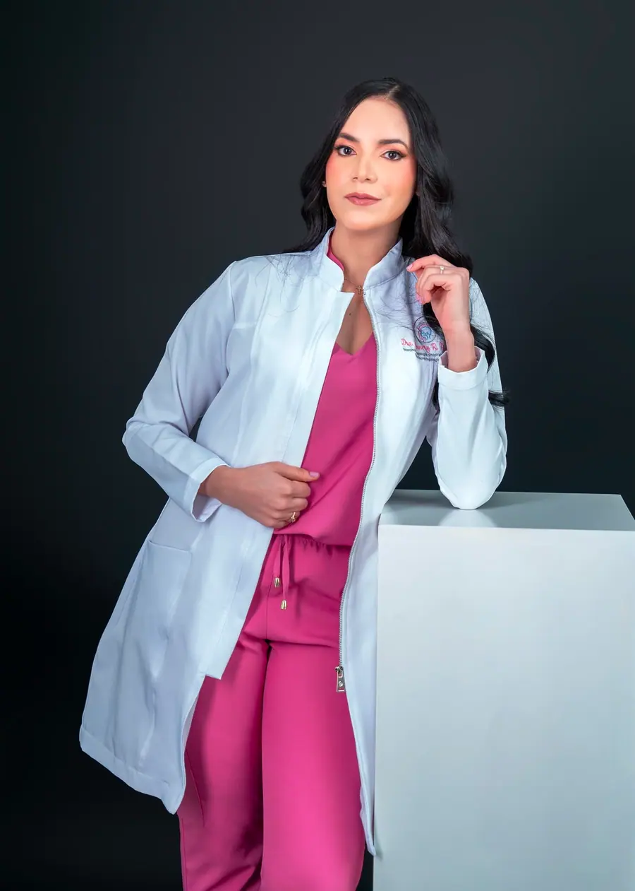 Dra. Annery Peguero en sesión fotográfica profesional