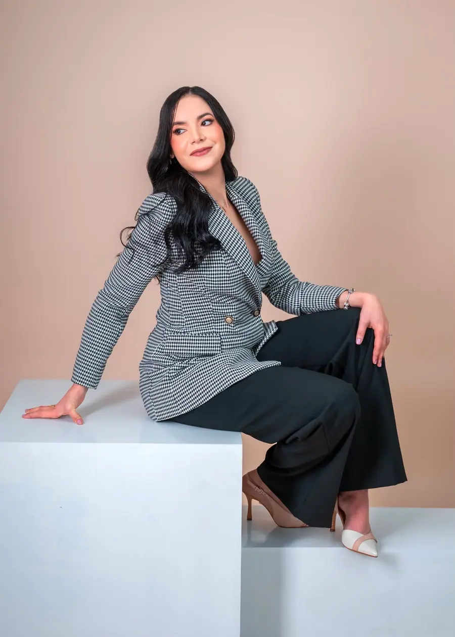 Dra. Annery Peguero en sesión fotográfica profesional